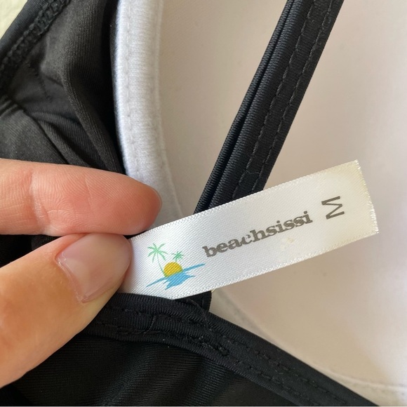 Beachsissi Swimsuit One Piece Women’s M Black Classic Beach Pool Vacation Lake - Picture 2 of 10